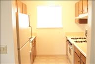 Briar Knoll Apts - Kitchen